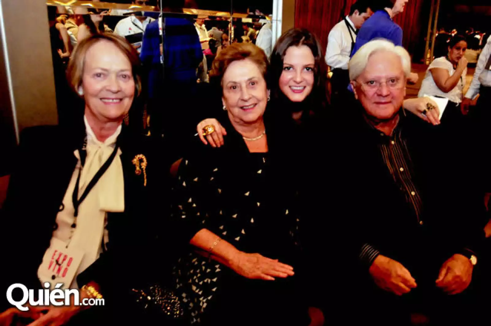 Araceli Cardozo, Estela de Zambrano, Mariana Balleres y Guillermo Zambrano