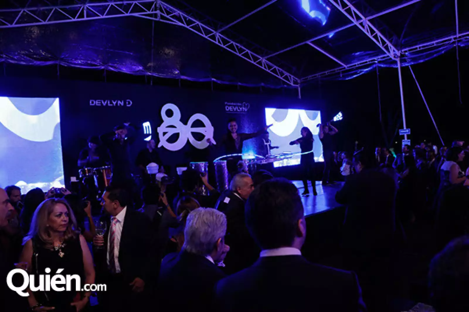Aniversario 80 Devlyn