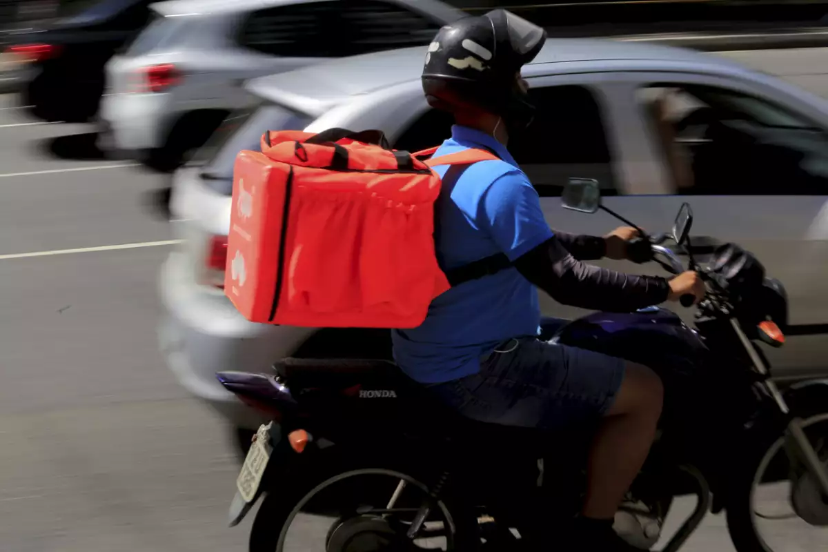 Se acabó el delivery barato en 2025: pedir comida en Rappi, Uber y Didi subió de precio por estas razones