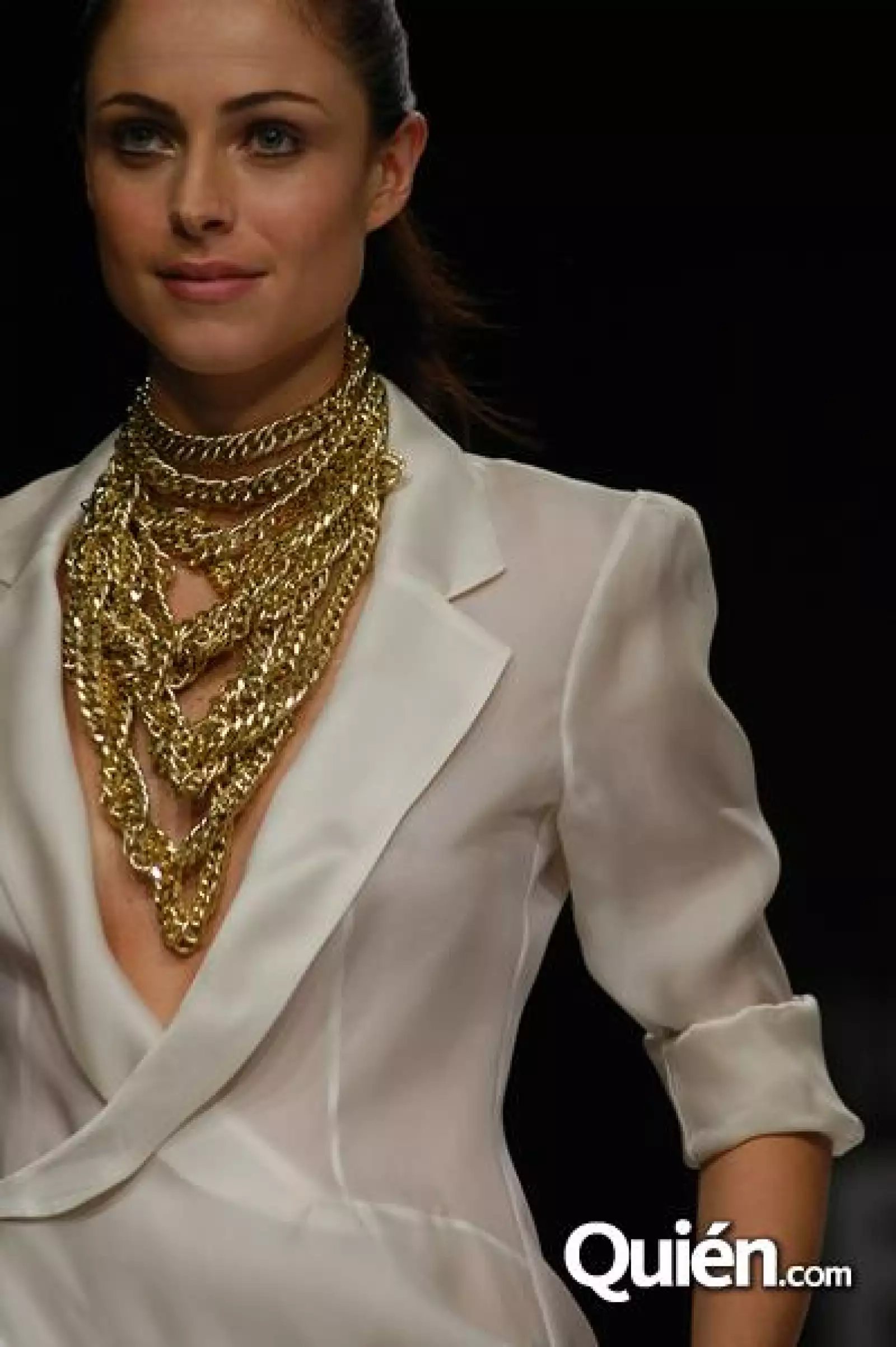 MBF Pasarela Eduardo Lucero