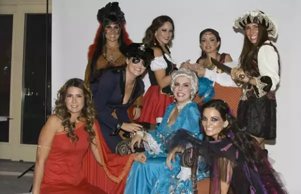 Cristina de Gayrtán, Lizzette Castellanos, Gabriela de Téllez, Carmen Álvarez, Gabriela Romo, Cassandra Rodríguez de Llano y Cristina Hernández de Heredia.