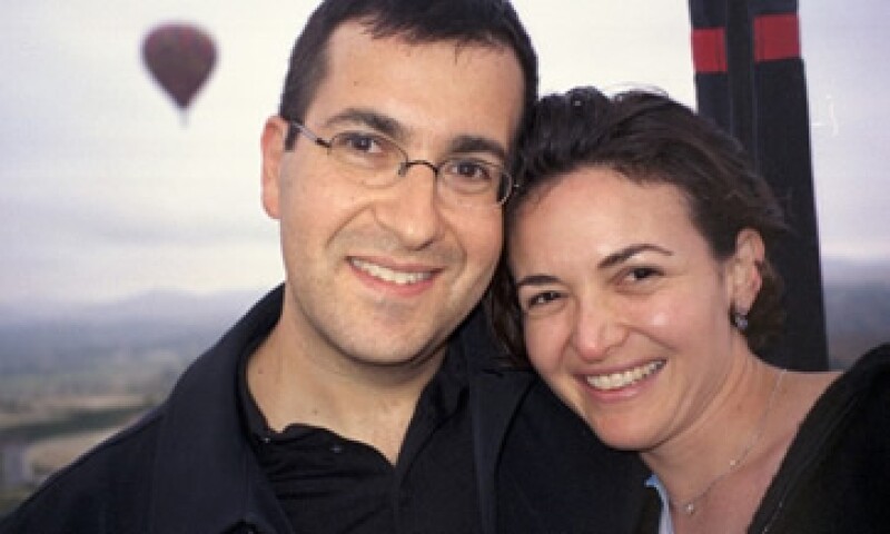 Sandberg atribuyó gran parte de su éxito a su matrimonio con Goldberg. (Foto: Cortesía CNNMoney)