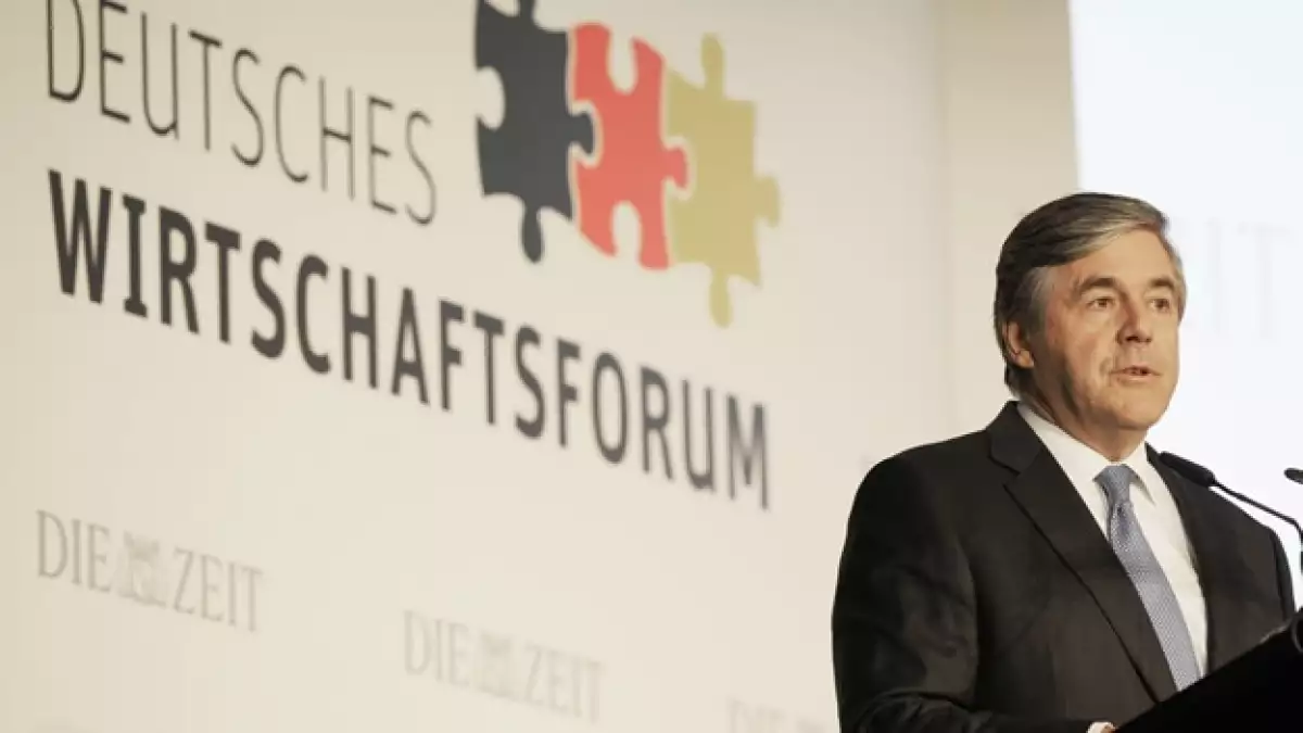 Josef Ackermann recibe un explosivo en las oficinas del Deutsches Bank