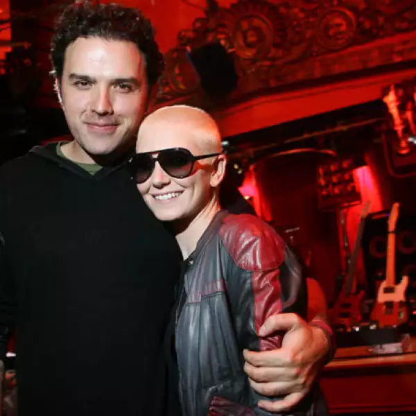 La banda, originaria de Guadalajara, y Rovzar hicieron un buen clic a principios de este año cuando se conocieron durante un show en el bar El Bataclán, de ahí que decidieron hacer mancuerna y trabajar juntos.