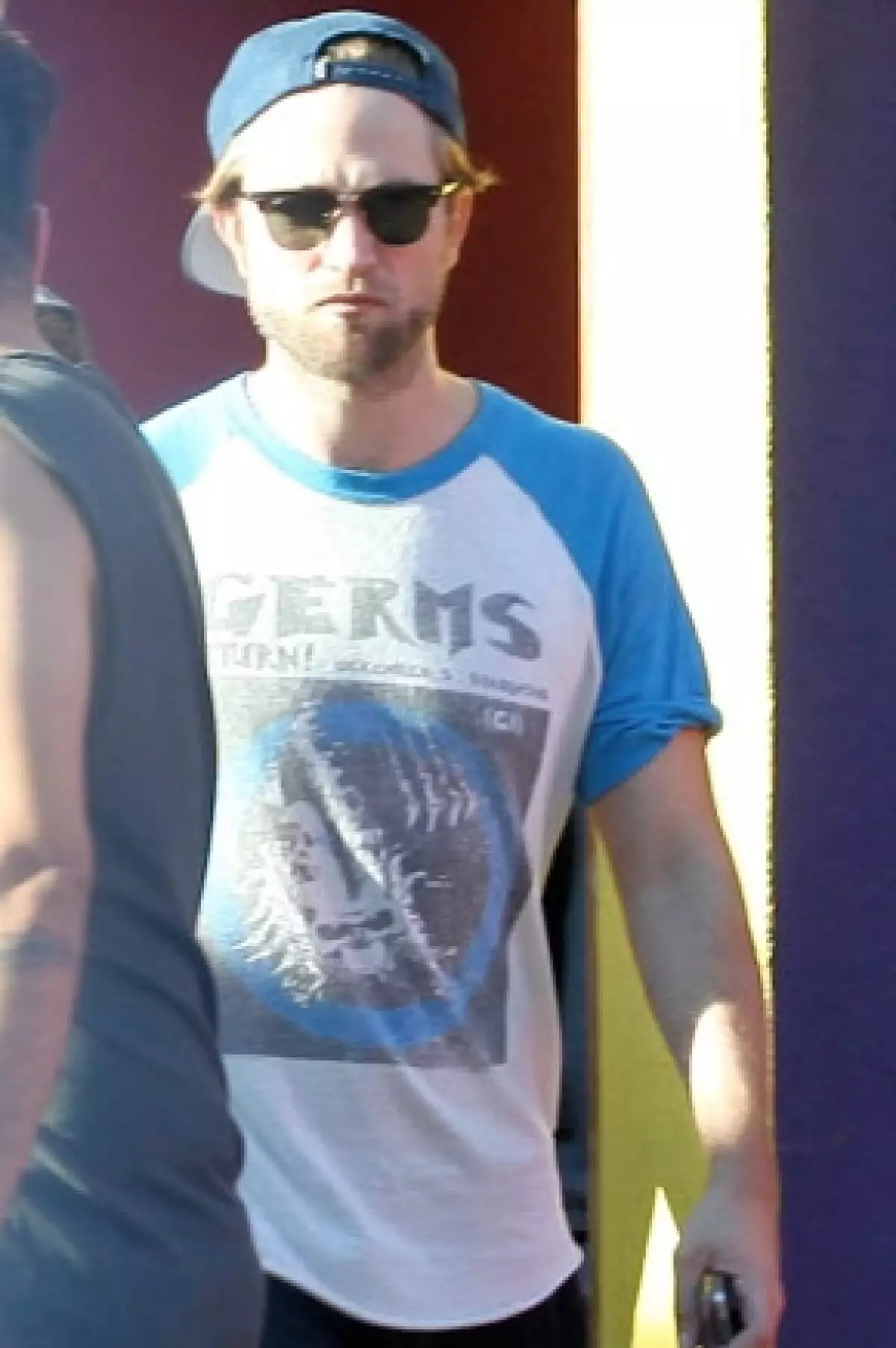 Por fin salieron a la luz las imágenes donde se muestra a la pareja juntos mientras se encuentran afuera de un restaurante en Hollywood.