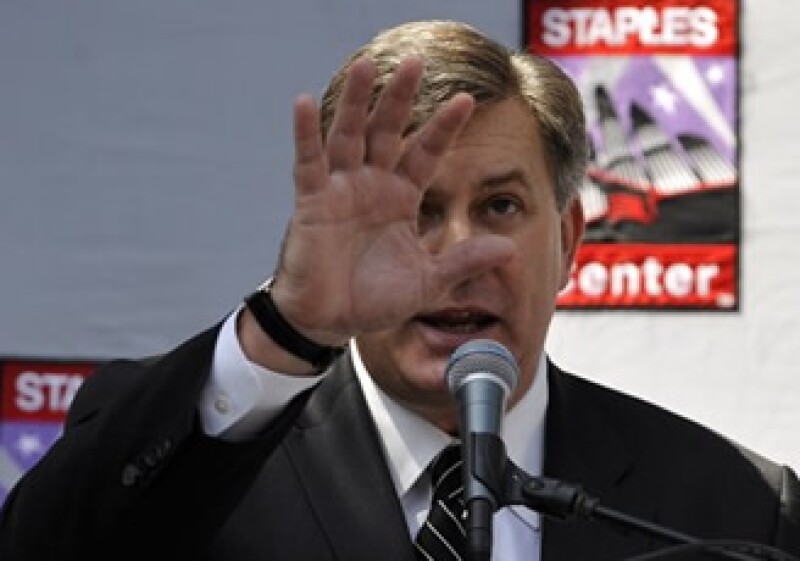 Timothy J. Leiweke, director de la empresa de entretenimiento AEG Live, planea lanzar en cine un documental de Michael Jackson. AEG Live era la compañía con quien Jackson planeaba 50 conciertos en Londres antes de morir. (Foto: AP)