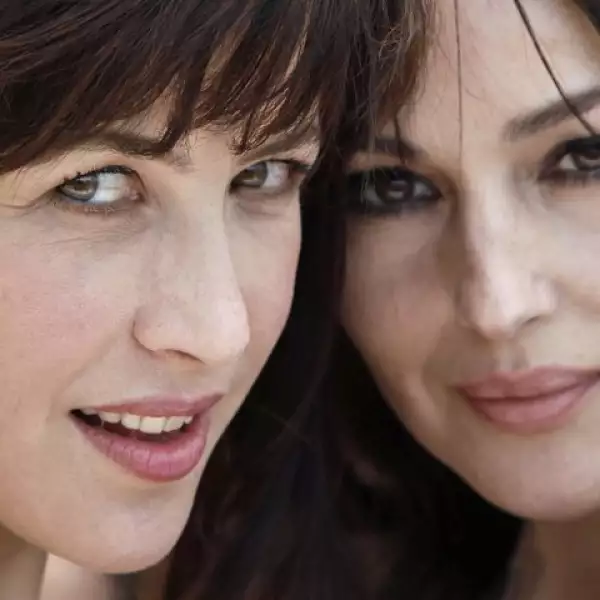 TRIUNFAN EN LA ALFOMBRA. En Cannes, Sophie Marceau y Mónica Bellucci tuvieron el éxito en las fotos que hubieran querido tener en la cinta en la que participan: Ne te retourne pas (No mires atrás), filme de la francesa Marina de Van que no tuvo buenas crí