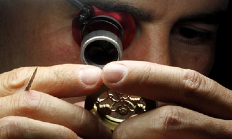 Los empresarios relojeros aseguran que los clientes mexicanos están interesados en conocer cómo operan los relojes mecánicos. (Foto: Reuters)