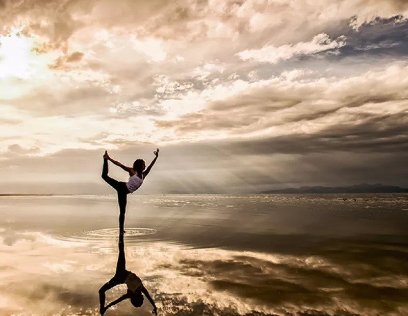 ¿Estás pensando en tomar clases de yoga pero no sabes qué tipo de yoga tomar? Te presentamos 5 tipos distintos y sus beneficios para que tomes una mejor decisión.