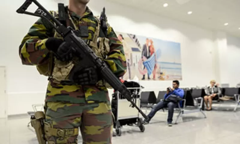 El aeropuerto de Bruselas, el transporte público y los centros comerciales están cerrados. (Foto: AFP )