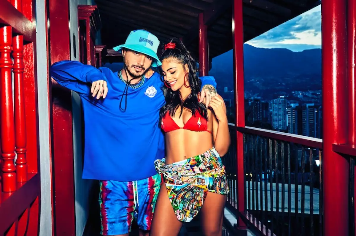 j-balvin-coleccion-guess