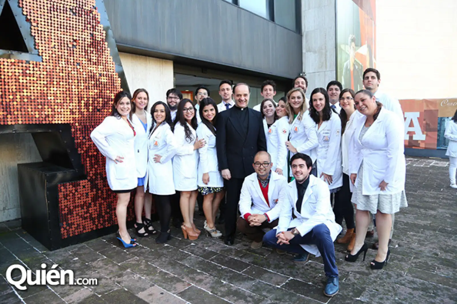 Padre Quirce con los chicos ISAP- Instituto de Salud Pública Anahuac