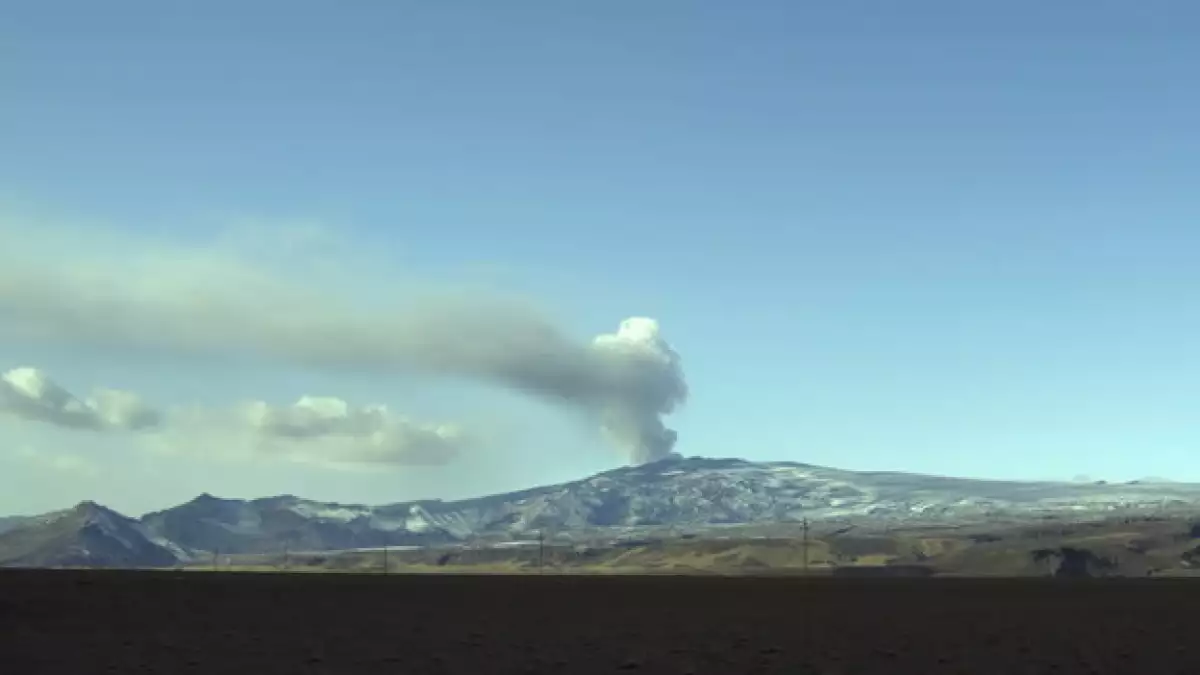 La ceniza del volcán islandés no e ha esparcido por Europa a falta de vientos