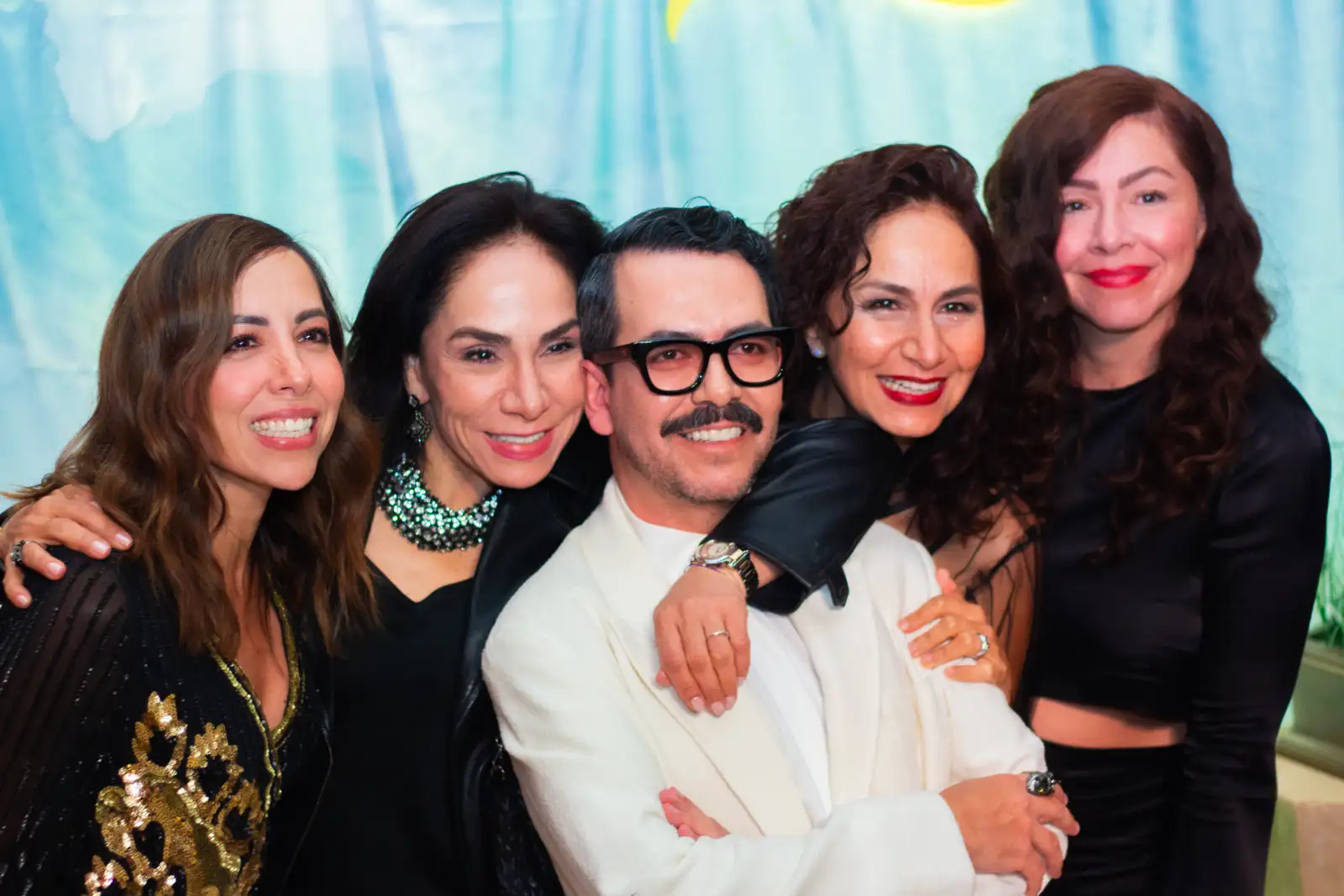 ALFOMBRA ROJA Y COCTEL FIESTA EN LA MADRIGERA