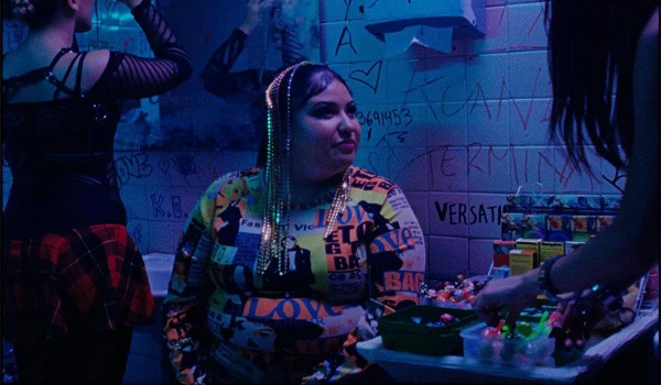 Vendedor de golosinas se vuelve viral tras aparecer en video de Danna Paola