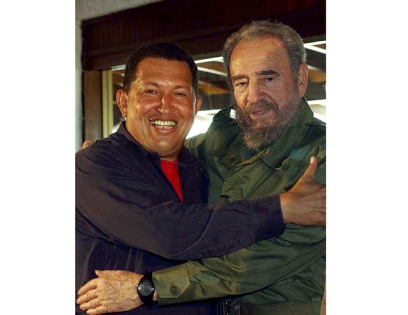 Fidel y el presidente venezolano Hugo Chávez llevan una buena relación, más porque Chávez visita Cuba constantemente debido a las quimioterapias que recibe.