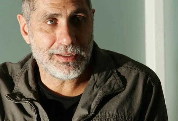 El cineasta trabajará nuevamente junto al actor estadounidense en la cinta The Tiger.