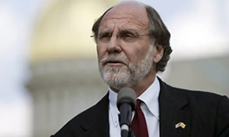 Corzine no pedirá una indemnización por su salida, dijo la compañía. Tenía estipulado un pago de 9 mdd si se le despedía sin motivo. (Foto: AP)