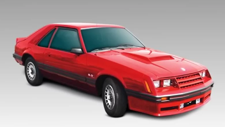 Modelo 1982 Mustang GT. A diferencia de sus predecesores a este modelo se le integr� un carburador de cu�druple cuerpo
