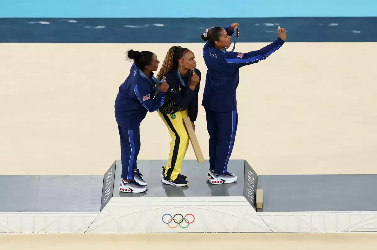 Simone Biles, Rebeca Andrade y Jordan Chiles