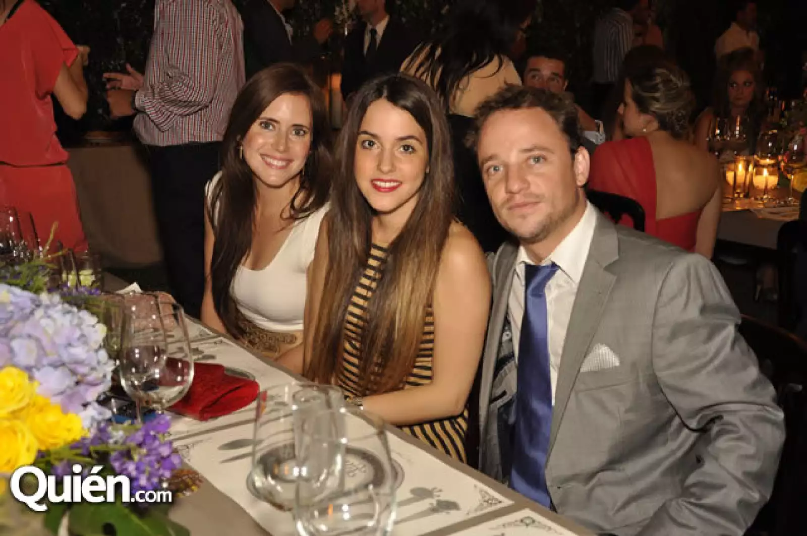 Alba e Isa Almada con Gabriel Robles