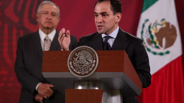 Arturo Herrera durante la conferencia matutina donde se firmó el acuerdo para la obtención de medicamentos con la UNOPS