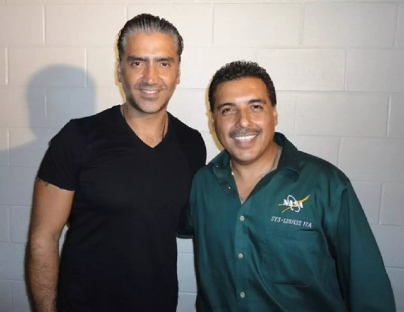 “Antes d inciar el concierto de hoy de los Tres en Houston con @Astro_Jose un orgullo para todos los mexicanos y latinoamericanos”, escribió Alejandro Fernández.