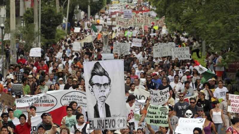 Marcha anti-EPN en GDL