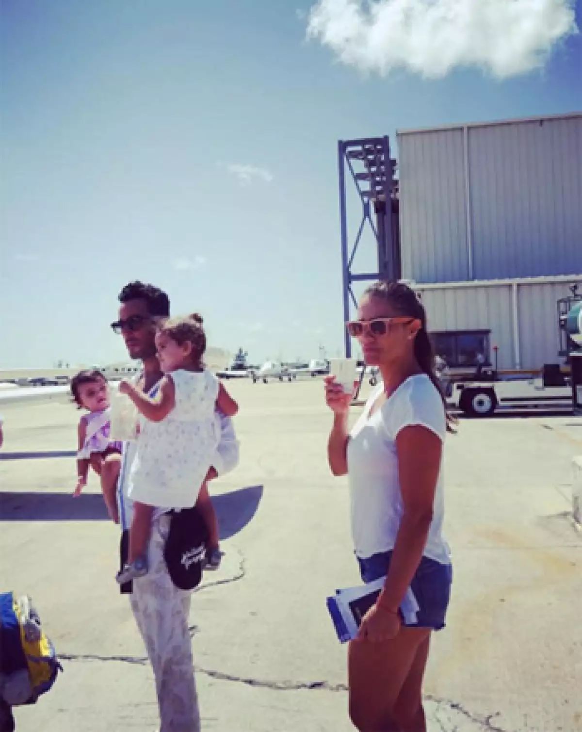 Aarón Díaz, Lola Ponce y sus hijas