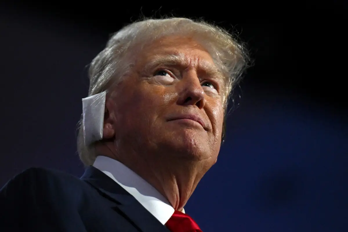 El candidato presidencial republicano y expresidente Donald Trump asiste al Día 1 de la Convención Nacional Republicana (RNC), en el Foro Fiserv en Milwaukee, Wisconsin, EE. UU., el 15 de julio de 2024.