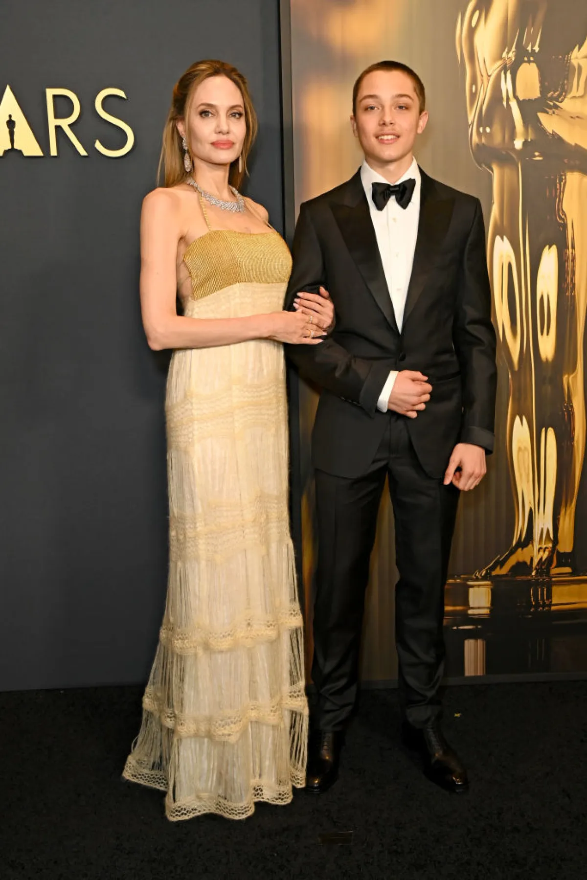 Angelina Jolie y Knox Jolie Pitt en los Governors Awards