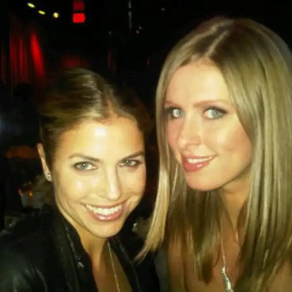 Mientras que su hermana, Nicky Hilton, colgó en su Twitter esta foto.
