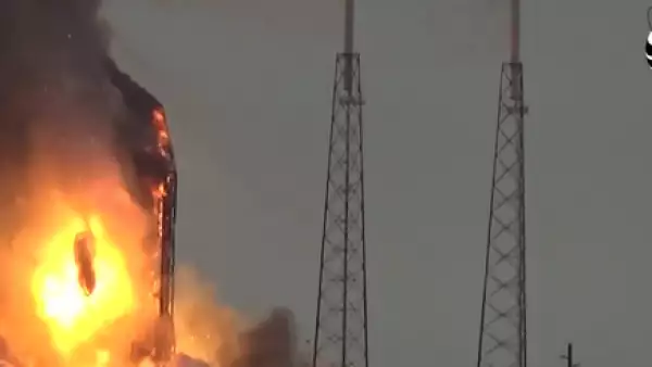 Cohete de SpaceX estalla en la plataforma de lanzamiento