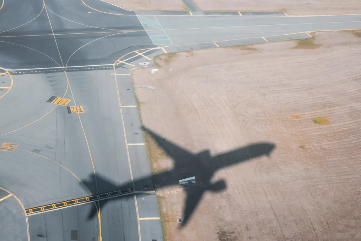 Qatar, Kuwait y Baréin cierran su espacio aéreo; aerolíneas enfrentan nueva crisis