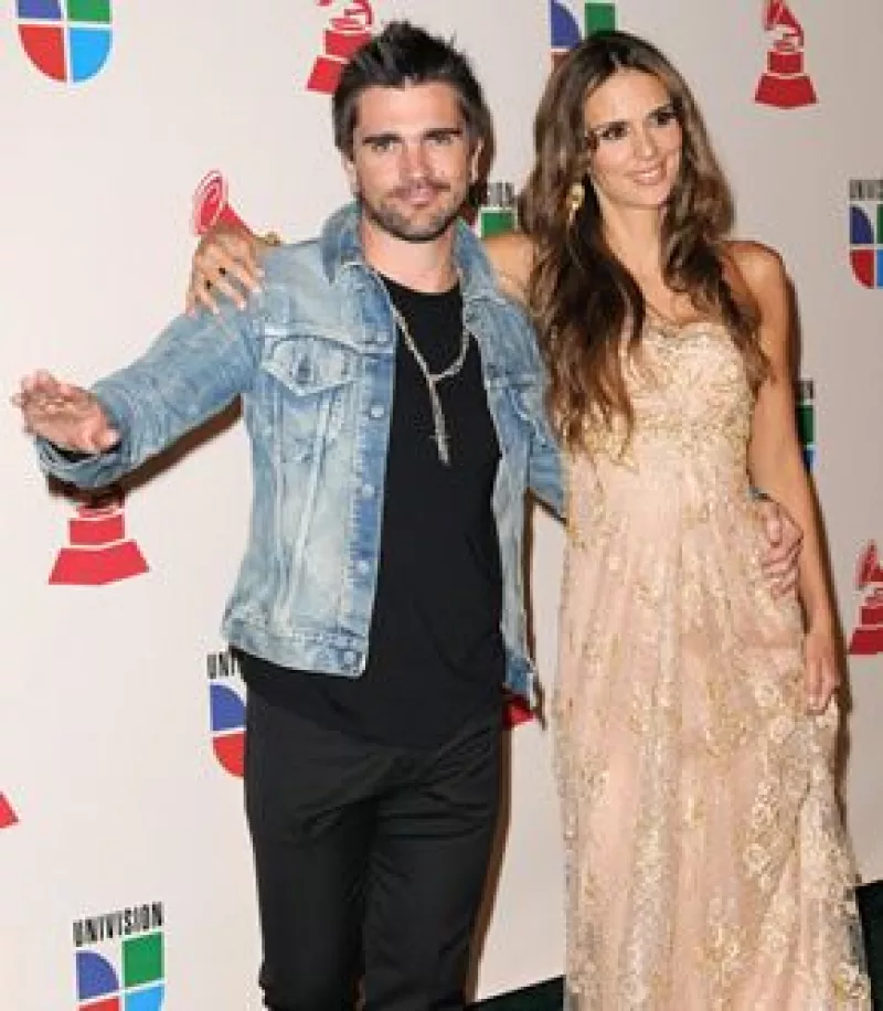 El cantante colombiano y su esposa, Karen Martínez, están esperando bebé y las hijas de la pareja, Luna y Paloma, aseguran que será niño.