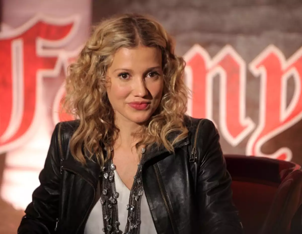 La cantante colombiana presentó en México su tercer disco, en el cual explora sonidos de pop, tropicales y hasta de reaggetón.