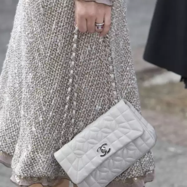 Bella y elegante. Así ha sido llamada incluso por Karl Laggerfeld,  quien ha dicho que Kate y Mary son Royal Sisters.