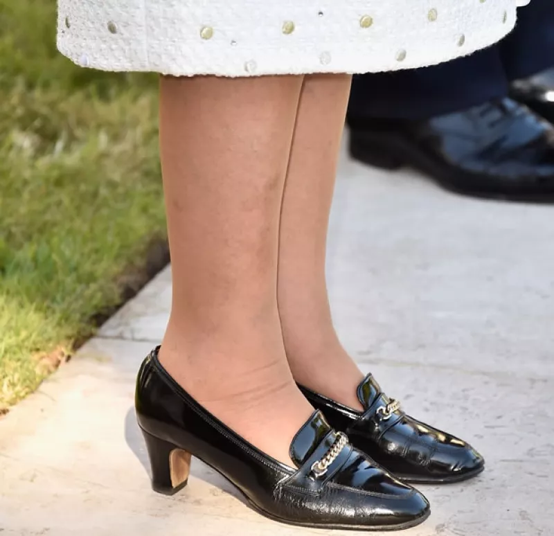 No sólo Kate Middleton o Letizia de España son fieles a una marca de zapatos. La reina de Inglaterra también tiene sus consentidos y no los cambia por nada.