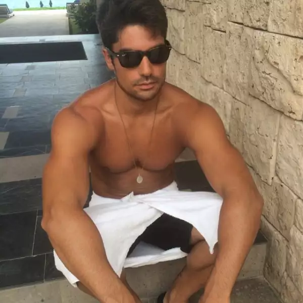 Días anteriores Eiza dijo que no necesitaba a ningún Mr. Grey pues tenía a su novio, y por eso lo presume en este San Valentín.