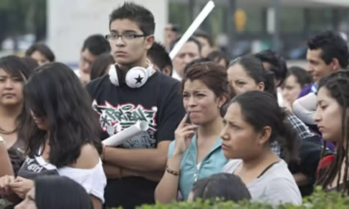 Entre las propuestas para conquistar el voto joven está la generación de empleos y la construcción de más universidades. (Foto: Foto tomada de CNNMéxico)