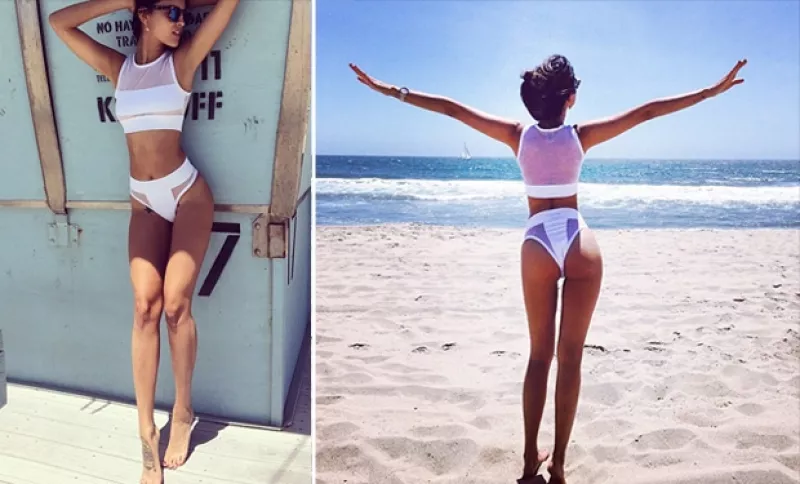 No sólo es cantante y actriz, la guapa mexicana disfruta también practicar el surf, actividad para la que su vida en California se presta perfecto.