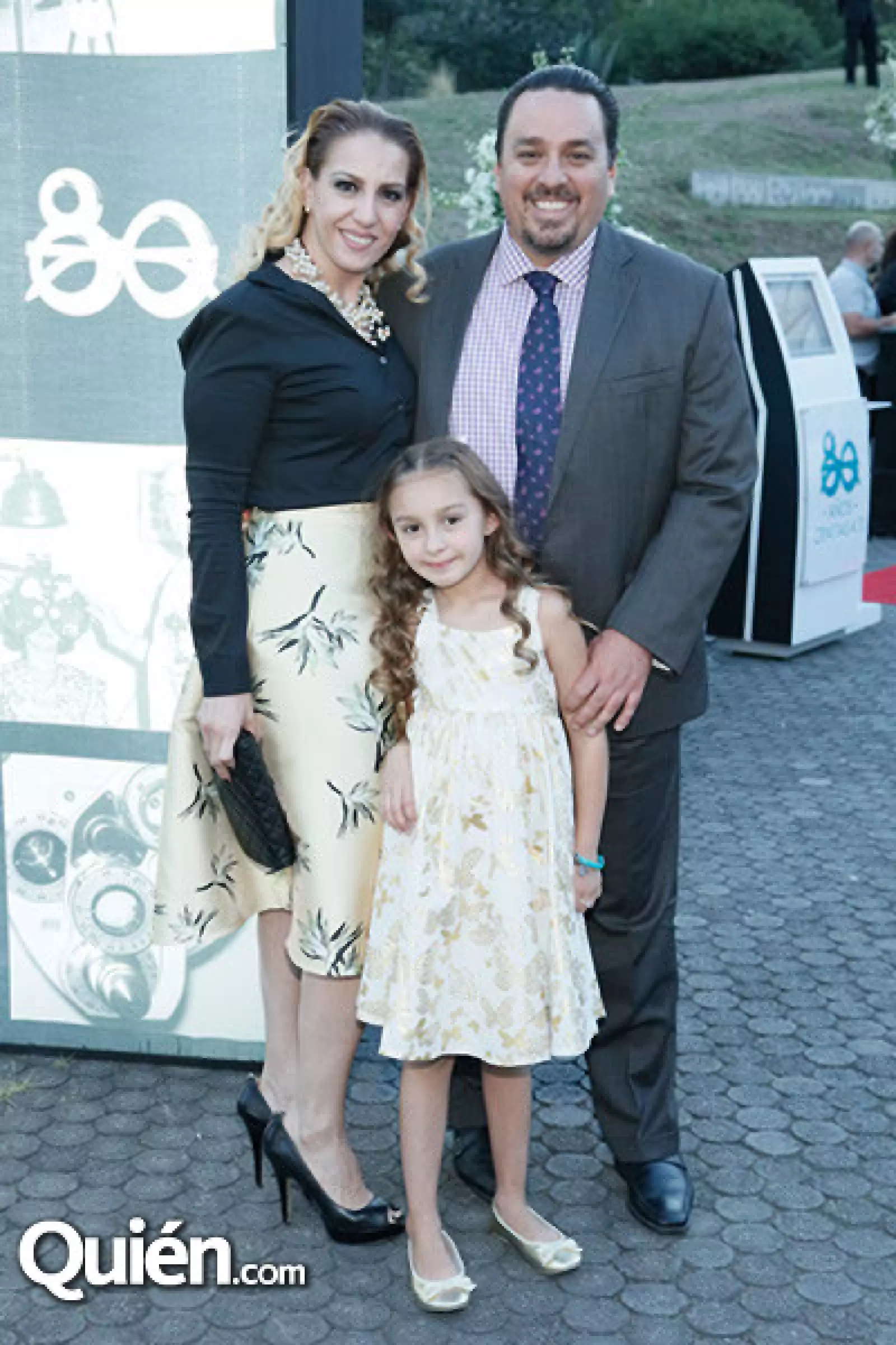 Paola, William y Brianna Devlyn