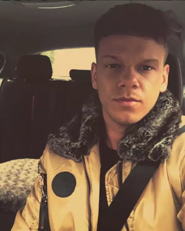 Así se ve Ellis en la vida real.