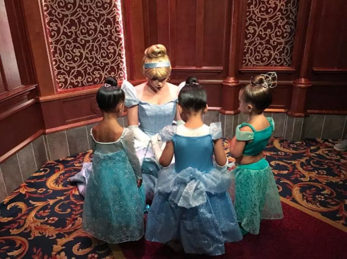Las tres amigas se transformaron en princesas de los personajes de Disney y no solo eso, sino que disfrutaron de las principales atracciones del lugar.