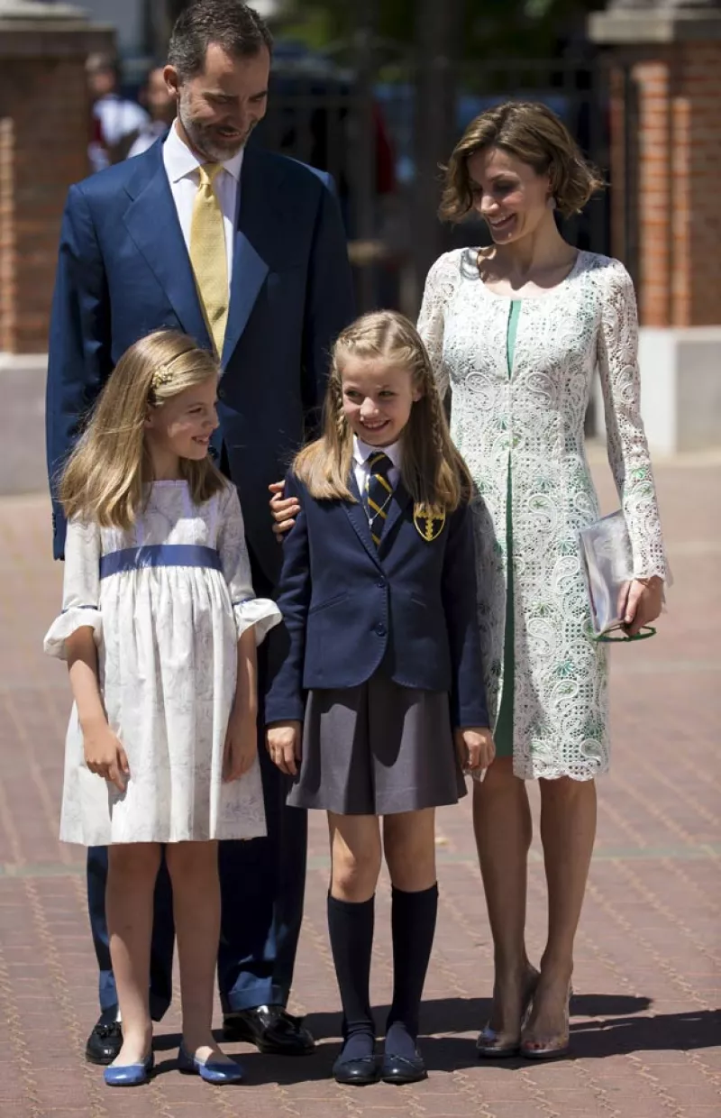 La heredera al trono de España realizó su ceremonia religiosa como cualquier otro niño de su colegio, acompañada de sus padres y sus abuelos.