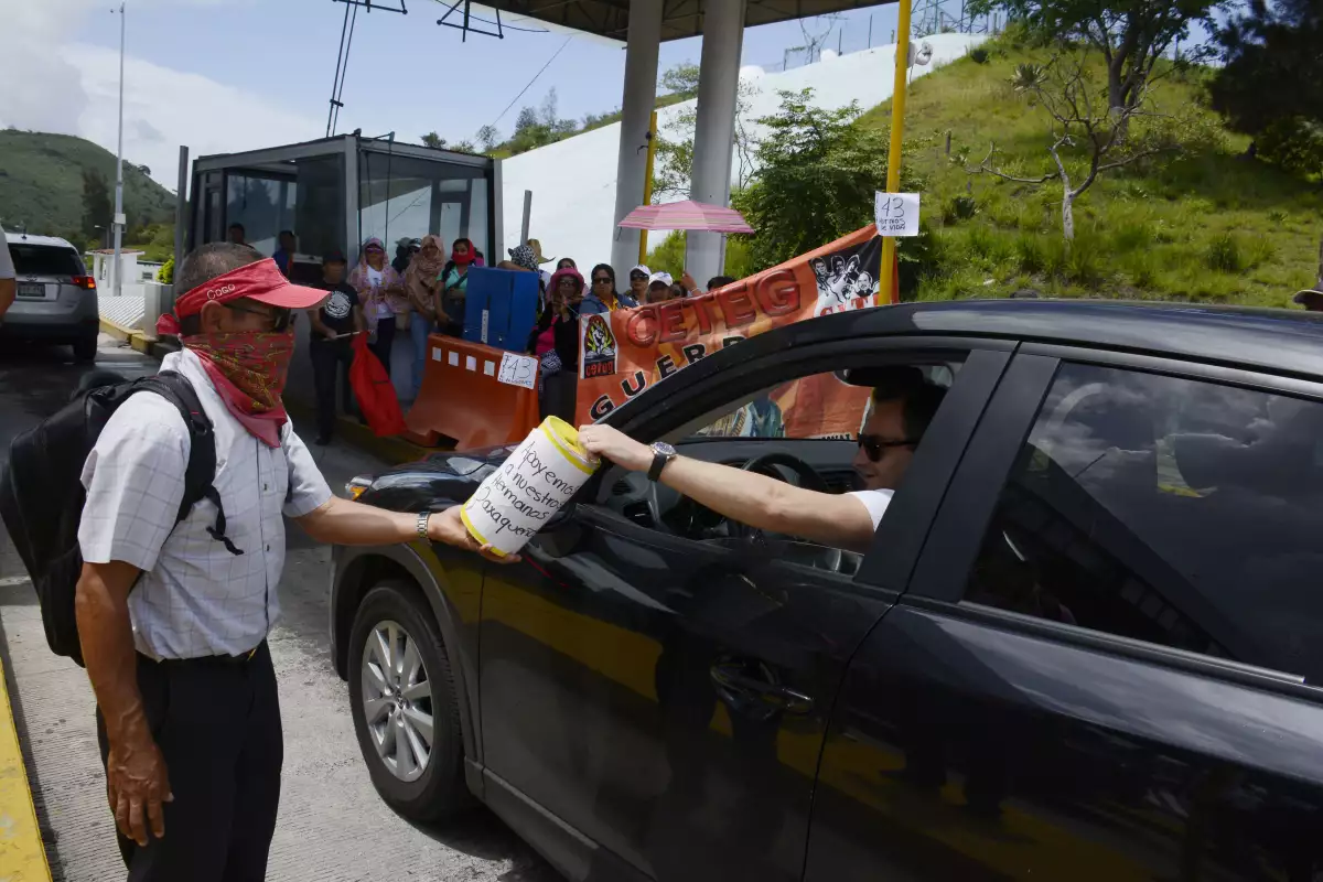 La CETEG ha bloqueado la autopista del Sol en diferentes puntos como parte de su protesta magisterial; el 30 de junio, tomó la caseta de 'Palo Blanco'.