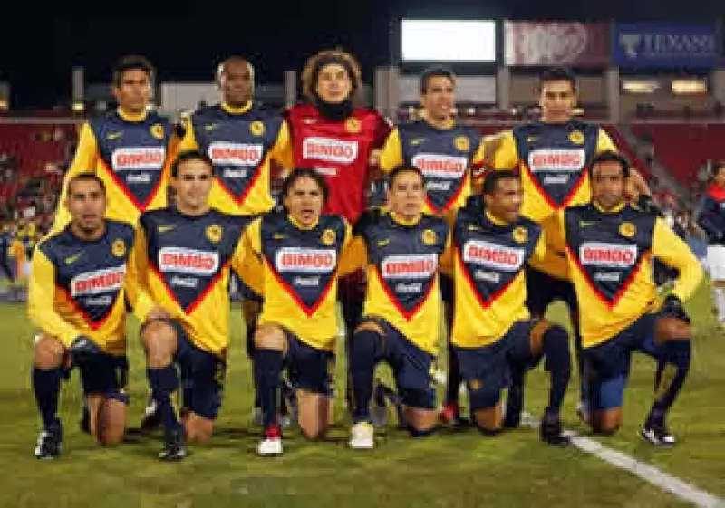 El futbolista paraguayo, herido de bala el pasado 25 de enero, es uno de los referentes del América. (Foto: Mexsport)