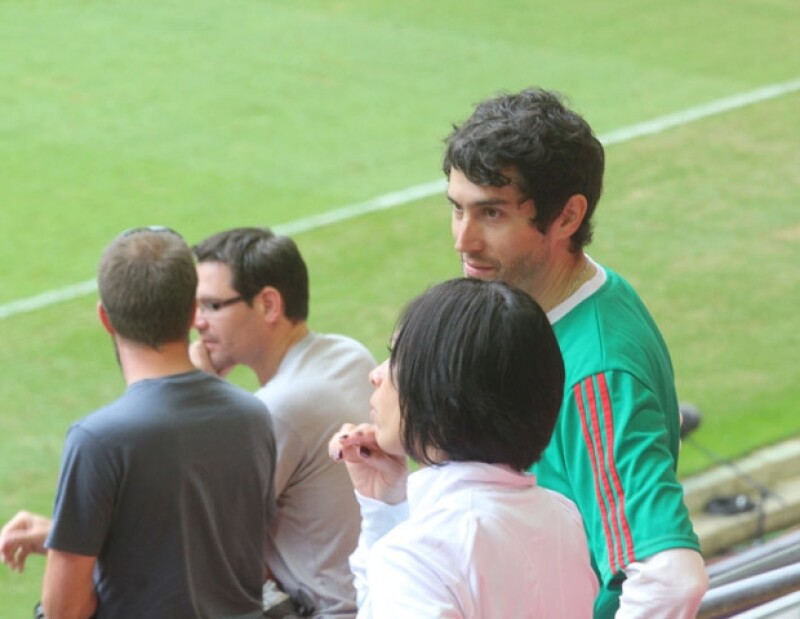 El cantante y la modelo mostraron su nerviosísmo por ver al equipo mexicano.