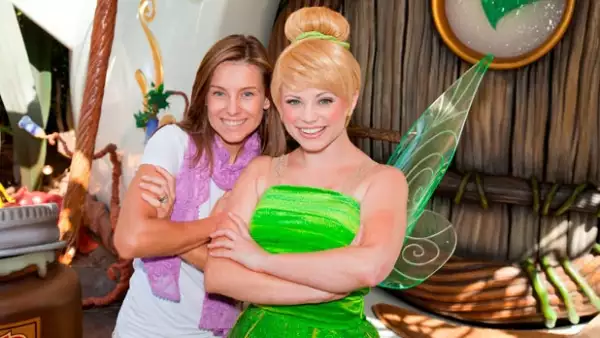 La actriz, junto a su esposo Fabián Ibarra, disfrutó de las distintas atracciones que ofrece en Los Ángeles un conocido parque de diversiones.