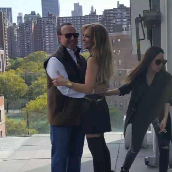 Mabel Guaida, coordinadora de moda, ajustaba los detalles de su look